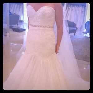 Never worn ivory wedding dress